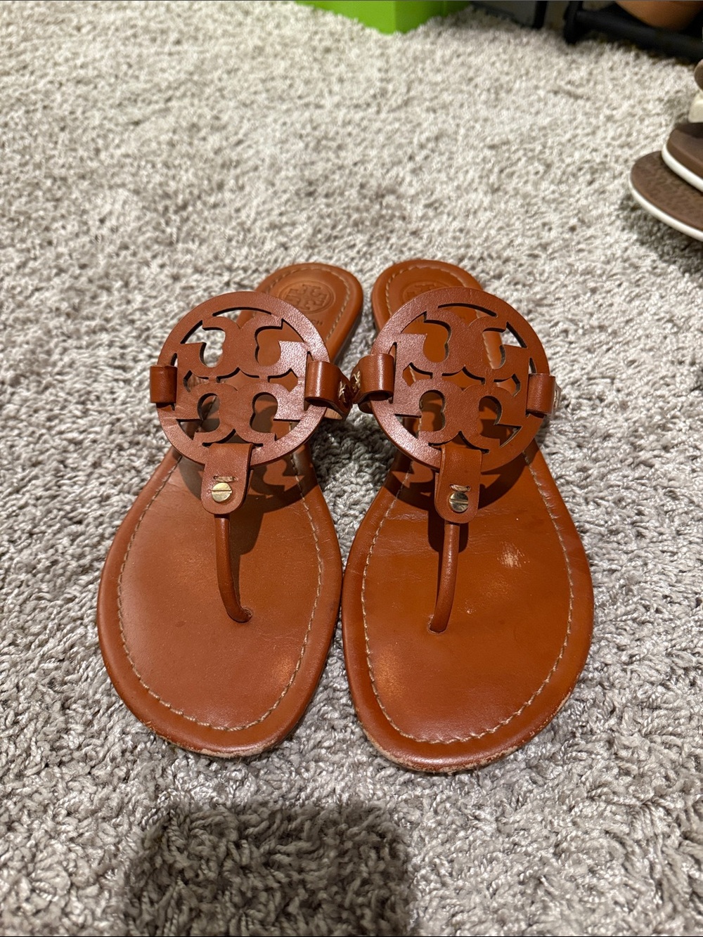 Tory Burch Leather Logo Thong Sandals in Cognac